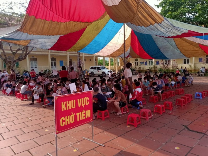 Xã Quảng La, tiêm vắc xin COVID-19 cho trẻ từ  đủ 5 tuổi đến dưới 12 tuổi 